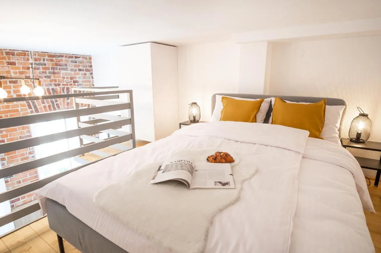 Tower Street Apartments クラクフ ポーランド